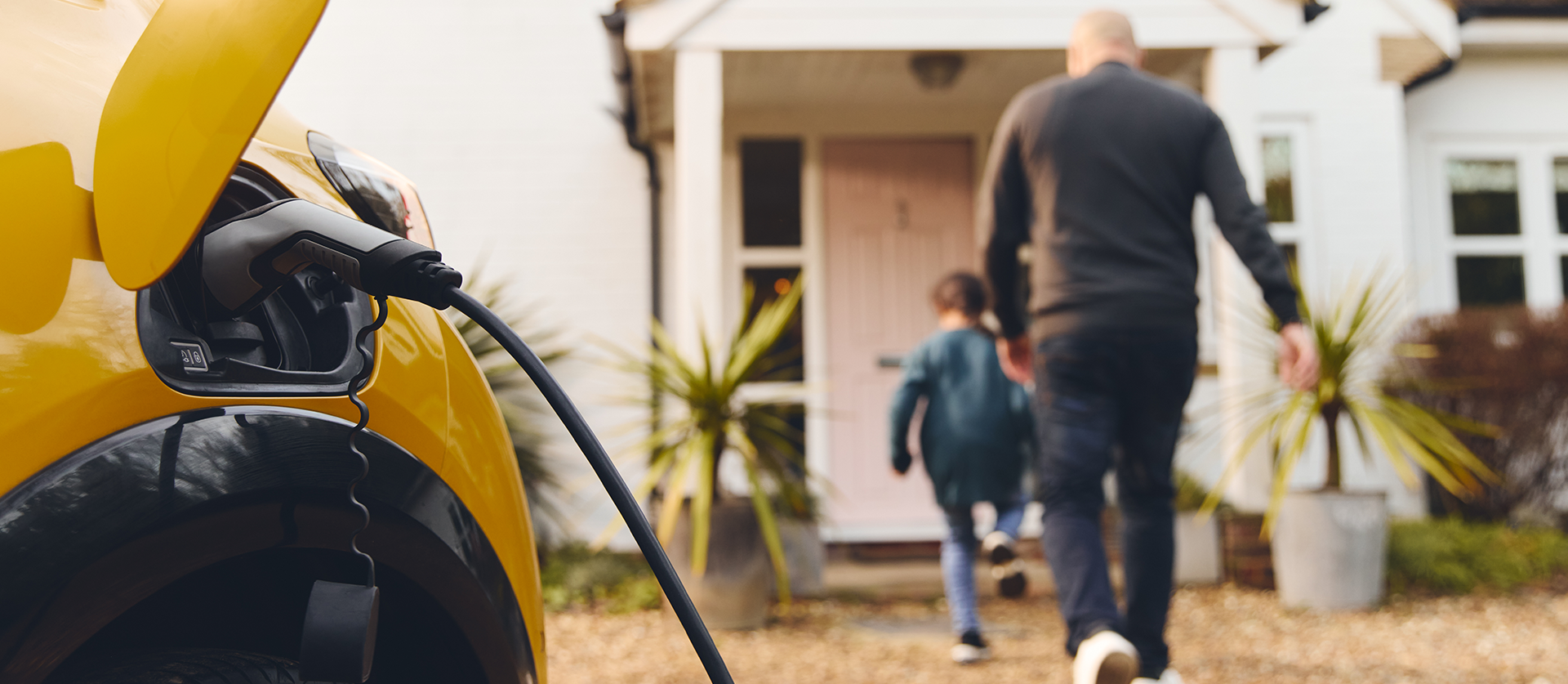 Dames zitten samen in de wagen